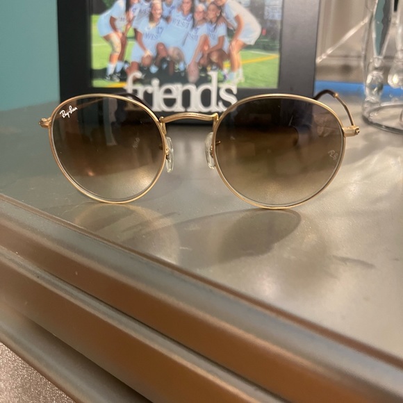 Raybans barely used - Picture 1 of 2